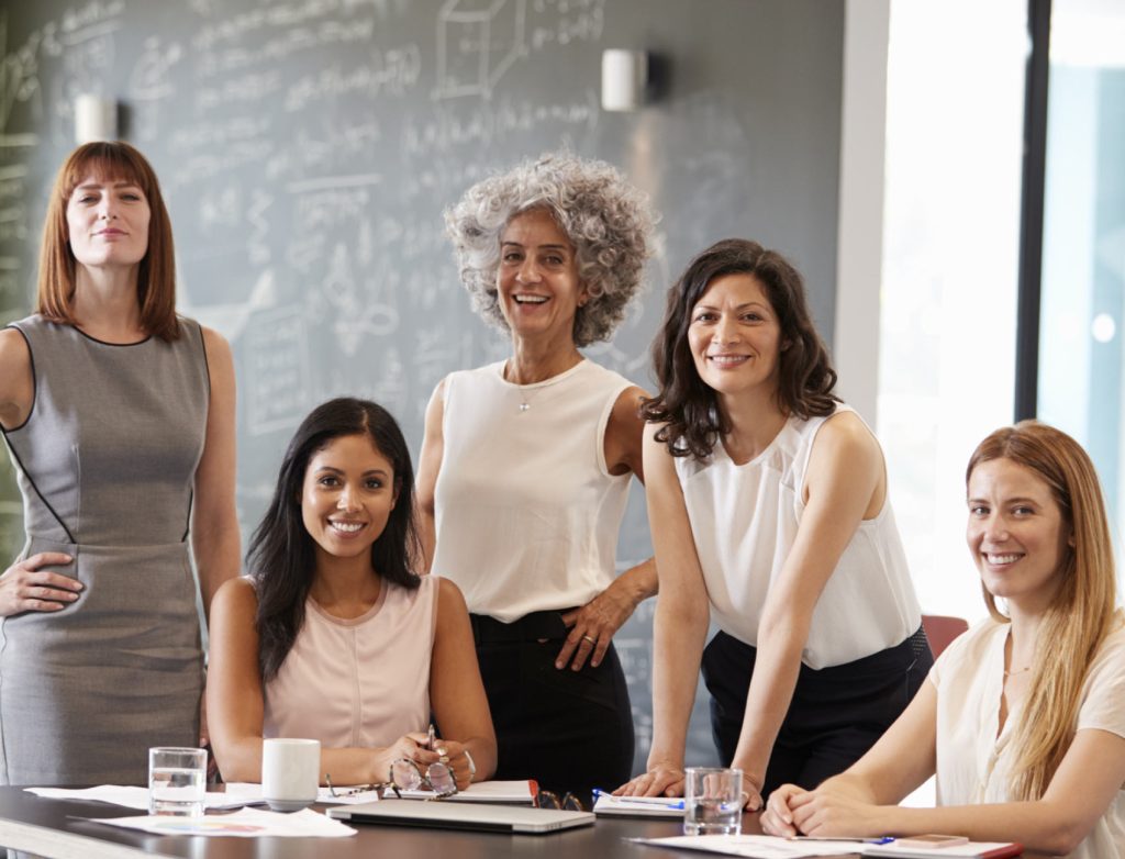 Mujeres en la oficina de trabajo