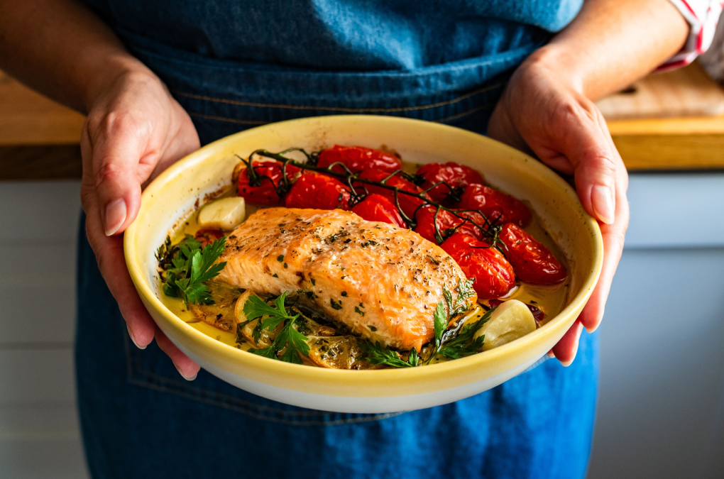 Plato de salmón con verduras